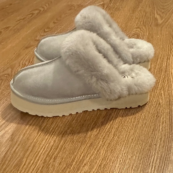 UGG Light Grey Shearling Mule Slippers - Picture 4 of 5